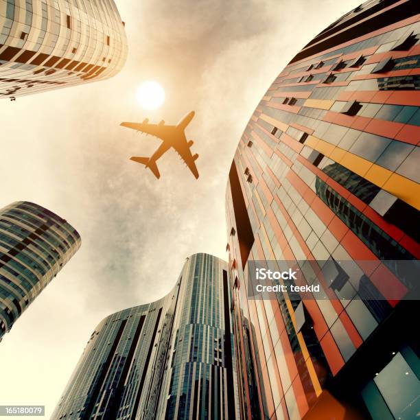 Aereo - Fotografie stock e altre immagini di Aeroplano - Aeroplano, Esterno di un edificio, Guardare in su