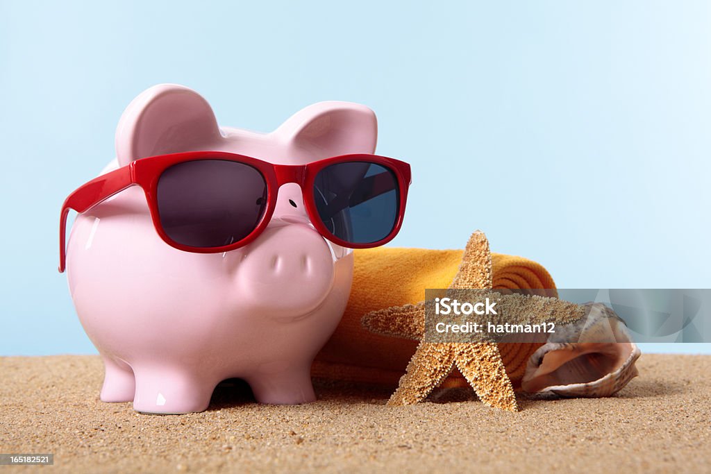 Piggy Bank férias na praia - Foto de stock de Aposentadoria royalty-free