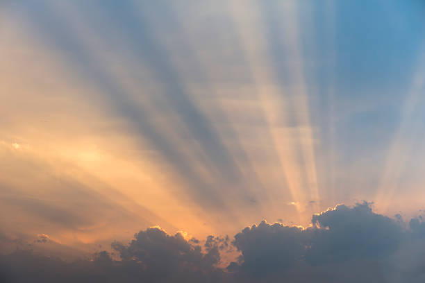 햇빛, 광선 of 단궤 미진 클라우드, - cloud heaven light sunbeam 뉴스 사진 이미지