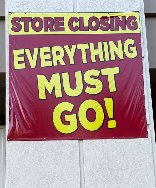 istock Going out of business sign 1651879119