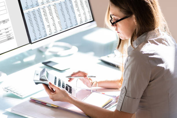 istock Online Electronic Invoice And Finance Audit 1652006097