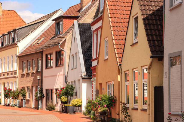 casas de la ciudad vieja en schleswig - schleswig fotografías e imágenes de stock