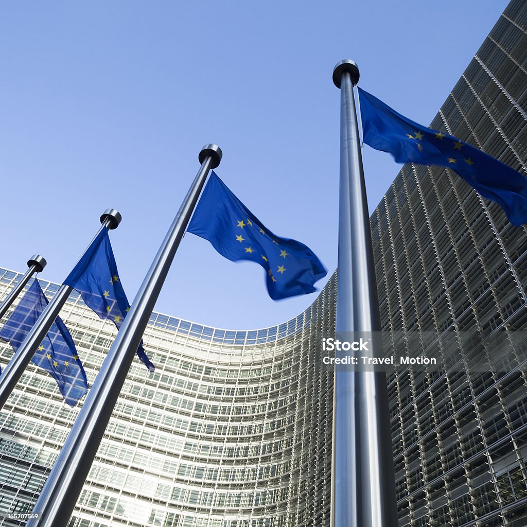 Flagi państw europejskich w przód Berlaymont budynku w Brukseli - Zbiór zdjęć royalty-free (Berlaymont)
