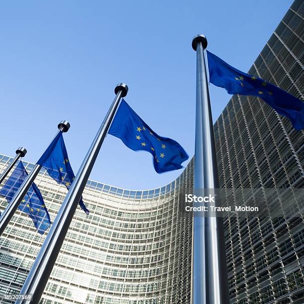Flagi Państw Europejskich W Przód Berlaymont Budynku W Brukseli - zdjęcia stockowe i więcej obrazów Berlaymont