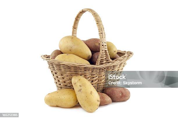 Foto de Batatas Na Cesta e mais fotos de stock de Alimentação Saudável - Alimentação Saudável, Alimento básico, Amarelo