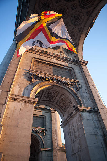 istock Flag in Triumphal Arch. Brussels, Belgium 165221921