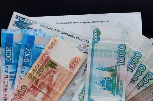 istock Buying a car with cash 1652263956