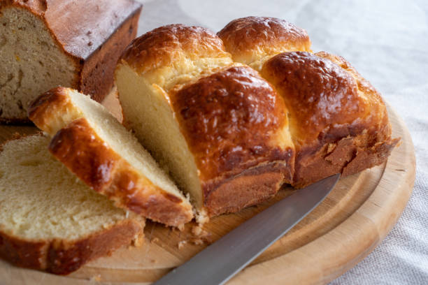 istock Sliced homemade brioche on cutting board 1652336133