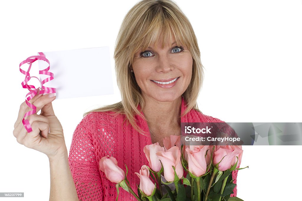 Donna con carta e fiori - Foto stock royalty-free di Cartolina di auguri