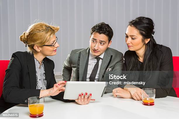 O Grande Plano - Fotografias de stock e mais imagens de Adulto - Adulto, Analisar, Apresentação - Discurso