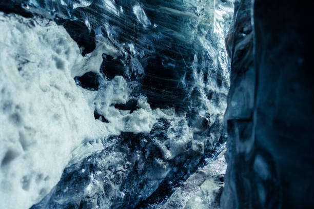 istock Ice caves inside vatnajokull glacier 1652472123