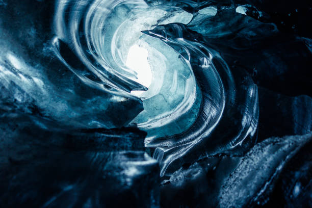 istock Gorgeous glacial crevasse in Iceland 1652475421