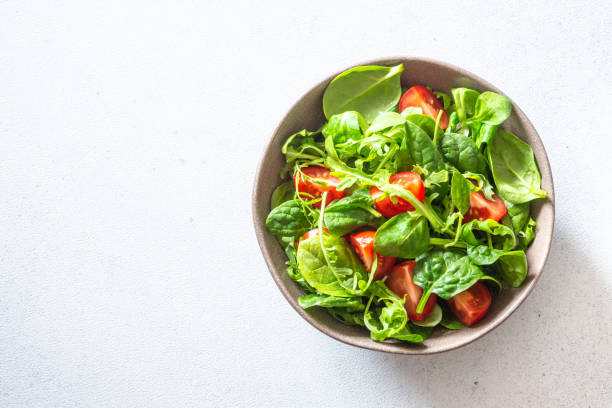 istock Green salad with fresh leaves and tomatoes. 1652500957
