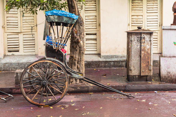 istock A rickshaw in an alley in Kolkata, India 1652612682