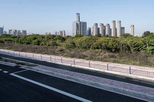 Roads on the edge of modern cities