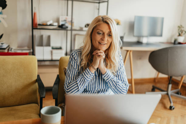 istock Smiling Businesswoman 1652805766