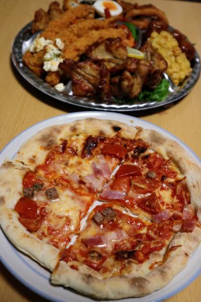 istock Pizza and hors d'oeuvres 1652918070