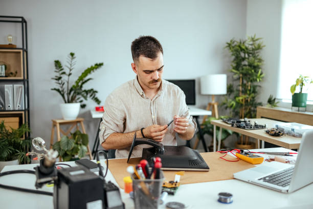 istock Male electrician 1653135634