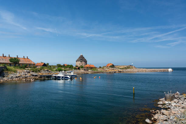 クリスチャンソ島 -ボーンホルム島からそれほど遠くない場所にあるデンマークの島、小さなエルトホルメネ群島の一部 - naval flag ストックフォトと画像
