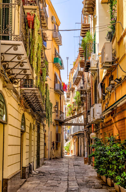 istock Classic architecture and building facades on the streets in Palermo 1653208813