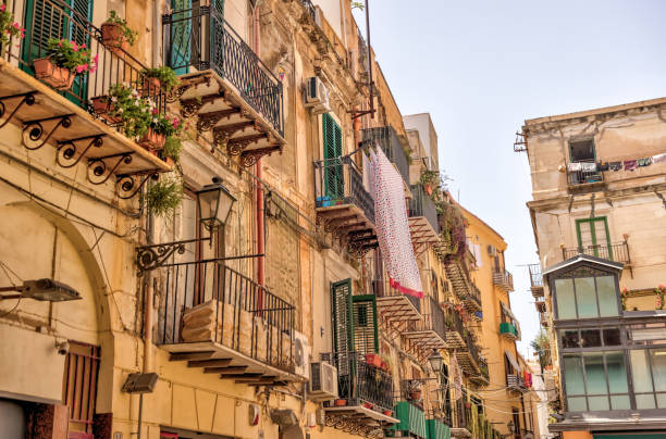 istock Classic architecture and building facades on the streets in Palermo 1653209351