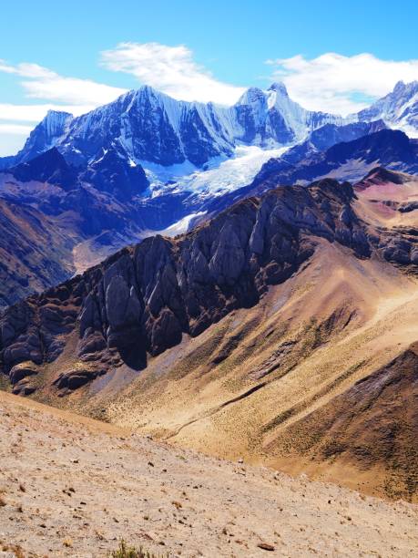 istock Epic HuayHuash View 1653279212