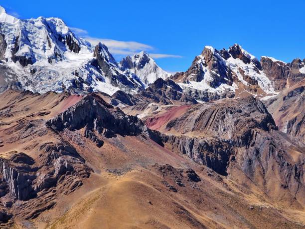 istock Epic HuayHuash View 1653279757