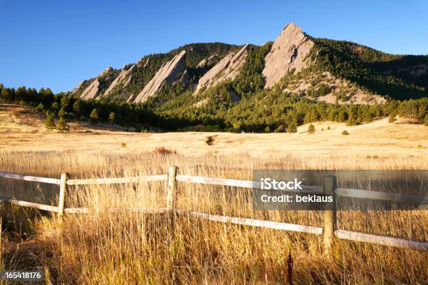 Photo libre de droit de Montagnes Flatirons De Boulder Dans Le Colorado banque d'images et plus d'images libres de droit de Boulder - Boulder, Automne, Rocher