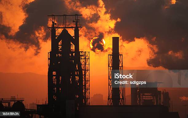 Puesta De Sol Foto de stock y más banco de imágenes de Alto horno - Alto horno, Arquitectura exterior, Horno - Aparato de producción de energía