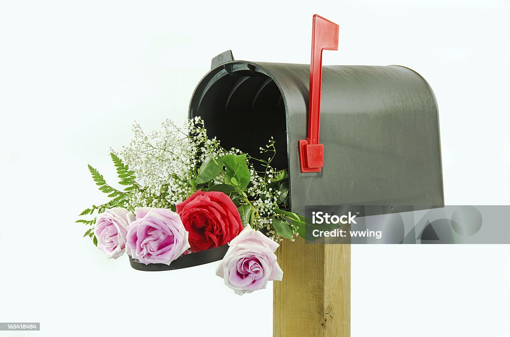 Black Briefkasten mit Rosen - Lizenzfrei Briefkasten Stock-Foto