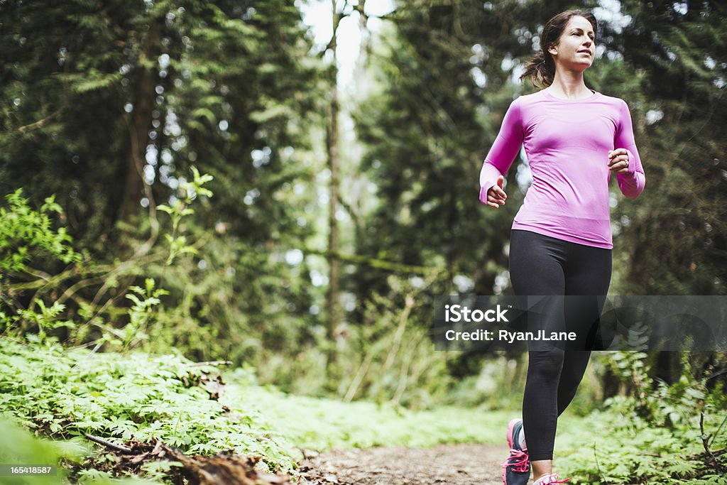 Trail Running Frau - Lizenzfrei Frauen über 40 Stock-Foto