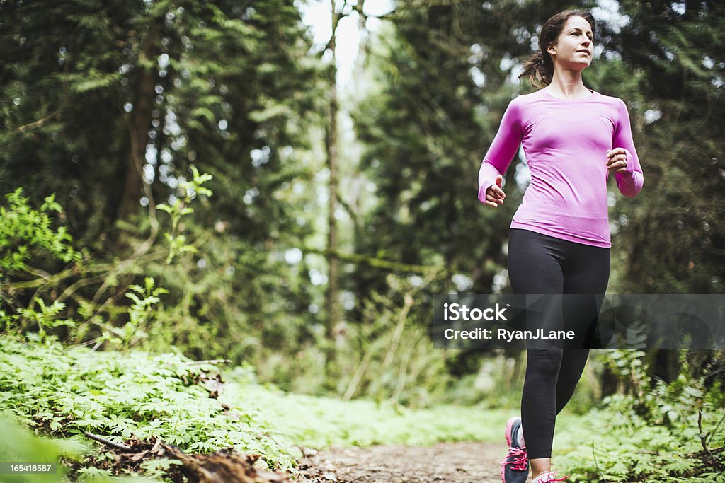 Mulher para Running em percursos de terra - Royalty-free Mulheres Maduras Foto de stock