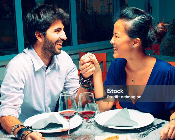 Giovane Coppia Romantica Cena - Fotografie stock e altre immagini di Adolescente - Adolescente, Adulto, Amore