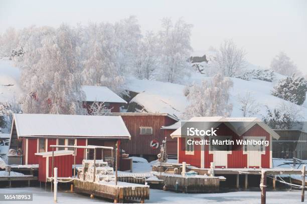 Manhã De Luz Turva - Fotografias de stock e mais imagens de Neve - Neve, Suécia, Vermelho