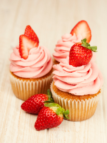 Cupcakes with a strawberrys.