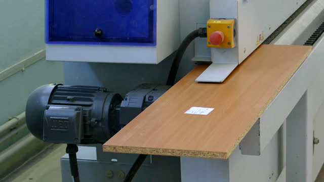 gluing edges on chipboard in the furniture industry