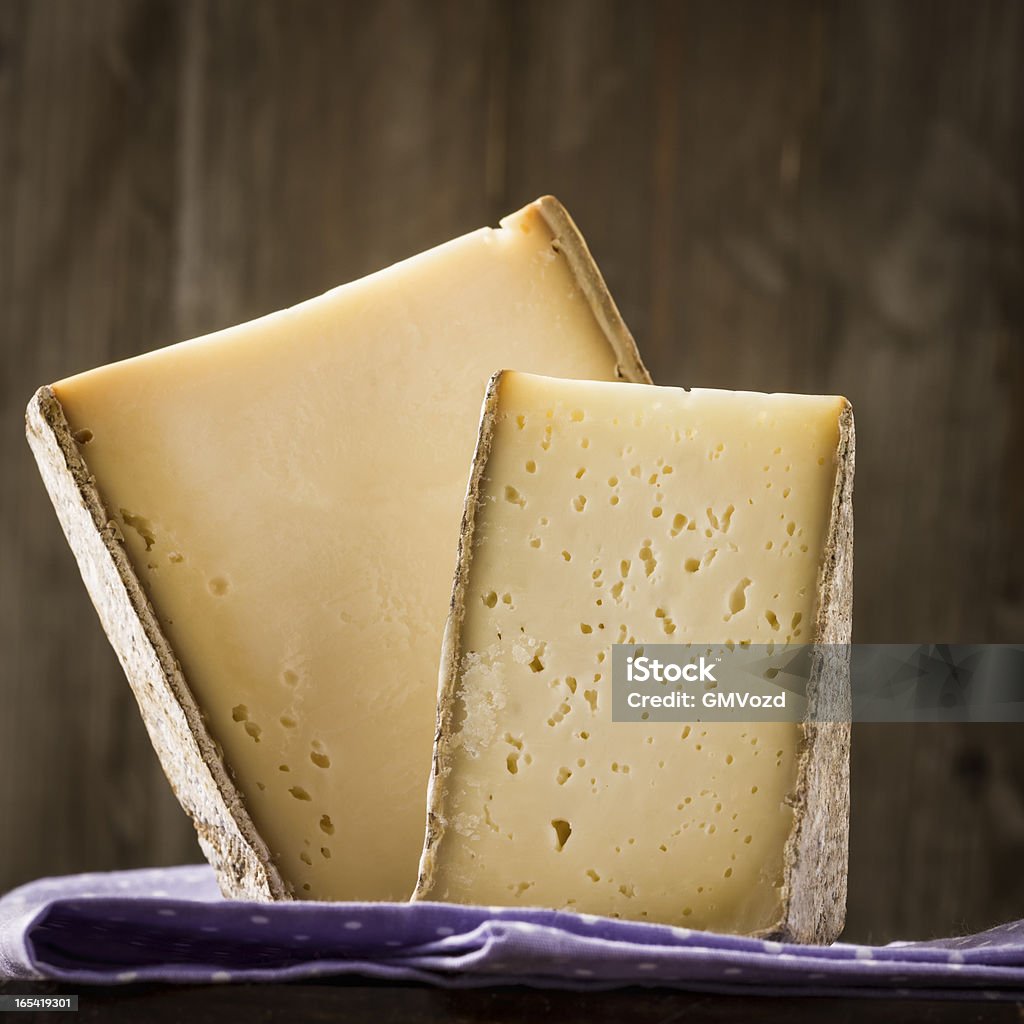 Premium сыр - Стоковые фото Сыр грюйер роялти-фри