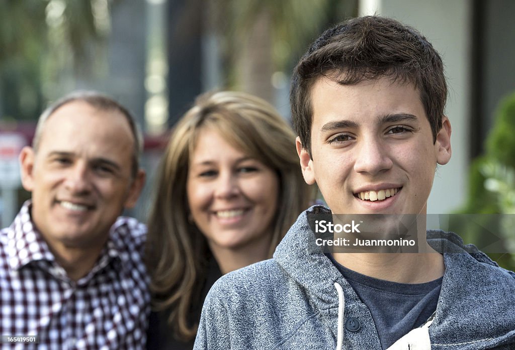 Счастливая семья - Стоковые фото Подросток роялти-фри