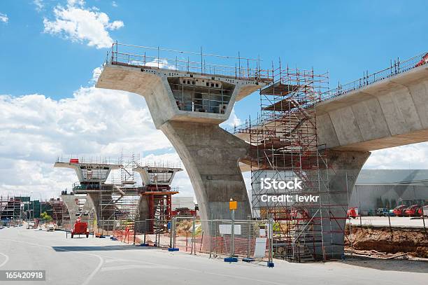 Road En La Reconstrucción Foto de stock y más banco de imágenes de Puente - Estructura creada por humanos - Puente - Estructura creada por humanos, Sector de la construcción, Acero