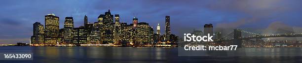Skyline Von New York City Stockfoto und mehr Bilder von Abenddämmerung - Abenddämmerung, Amerikanische Kontinente und Regionen, Anzünden