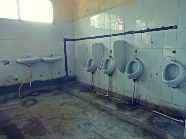 istock abandoned urinal in  public toilet 1654370338