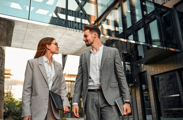 istock Business couple outdoors 1654489006