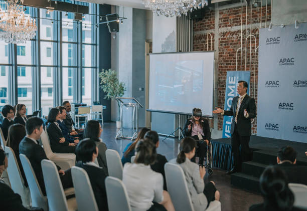 istock Asian Entrepreneur explaining demonstrate to business conference participants on VR google functionality  in workshop 1654535353