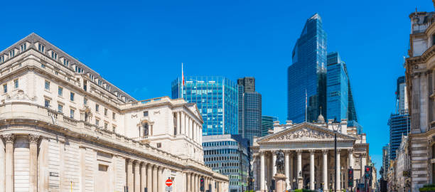 london bank of england below city financial district skyscrapers panorama - london england bank of england bank skyline imagens e fotografias de stock