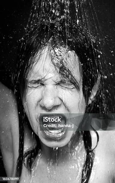 Sie Eine Dusche Stockfoto und mehr Bilder von Dusche - Dusche, Kälte, Rufen - Sprache