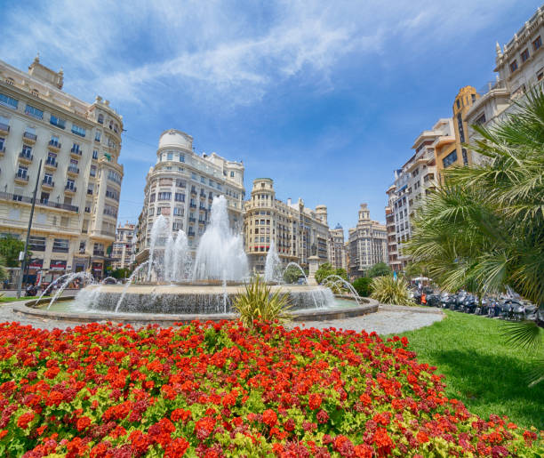 istock Plaza del Ayuntamiento, Valencia 1654815474