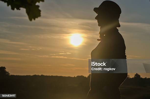 Pôrdosol - Fotografias de stock e mais imagens de Adolescente - Adolescente, Adulto, Alcançar