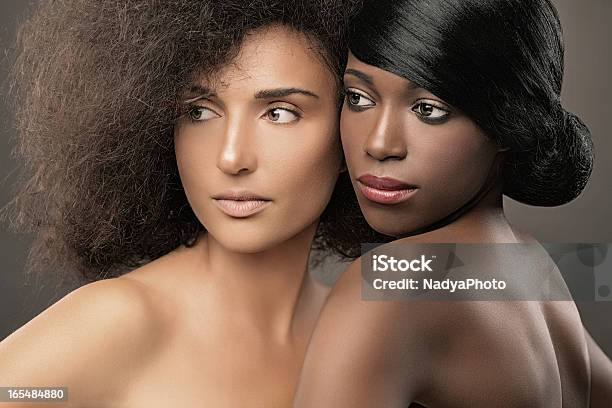 美しい女性 - 20代のストックフォトや画像を多数ご用意 - 20代, 2人, アフリカ民族