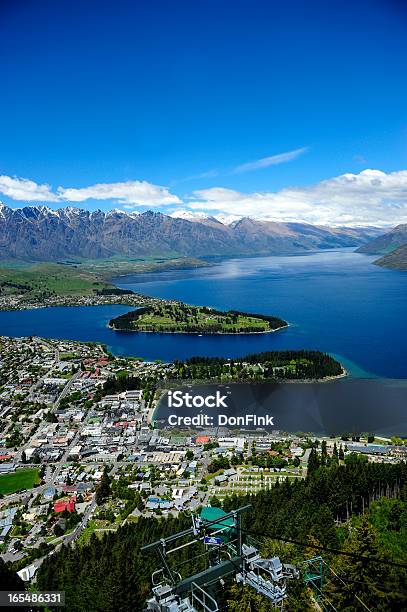 Lago Wakatipu E Queenstown Nova Zelândia - Fotografias de stock e mais imagens de Queenstown - Nova Zelândia - Queenstown - Nova Zelândia, Aldeia, Ao Ar Livre