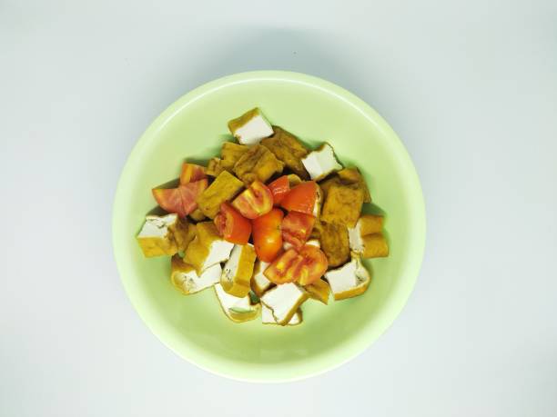 istock The tofu and tomatoes in the green bowl 1654870821